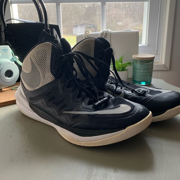 nike men’s basketball shoes - Picture 2 of 6